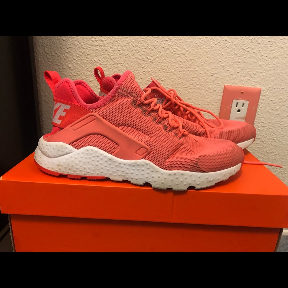 Nike women’s huaraches